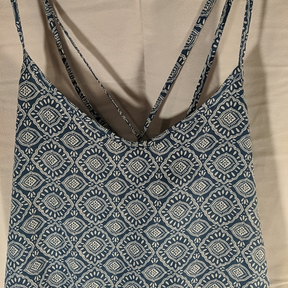 Hollister blue white patterned tank top small 2010 spaghetti strap crossback - Picture 2 of 11